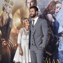 Elsa Pataky, enamorada de Chris Hemsworth en el estreno de 'Las crónicas de Blancanieves: El cazador y la reina del hielo' en Los Angeles