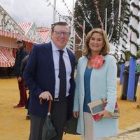 César Cadaval y su mujer Patricia Rodríguez en la Feria de Abril 2016