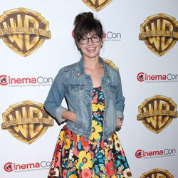 Katie Crown en la fiesta Warner en la CinemaCon 2016 en Las Vegas