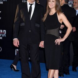 Robert Downey Jr y  Susan Levin en el estreno de 'Capitán América: Civil War'
