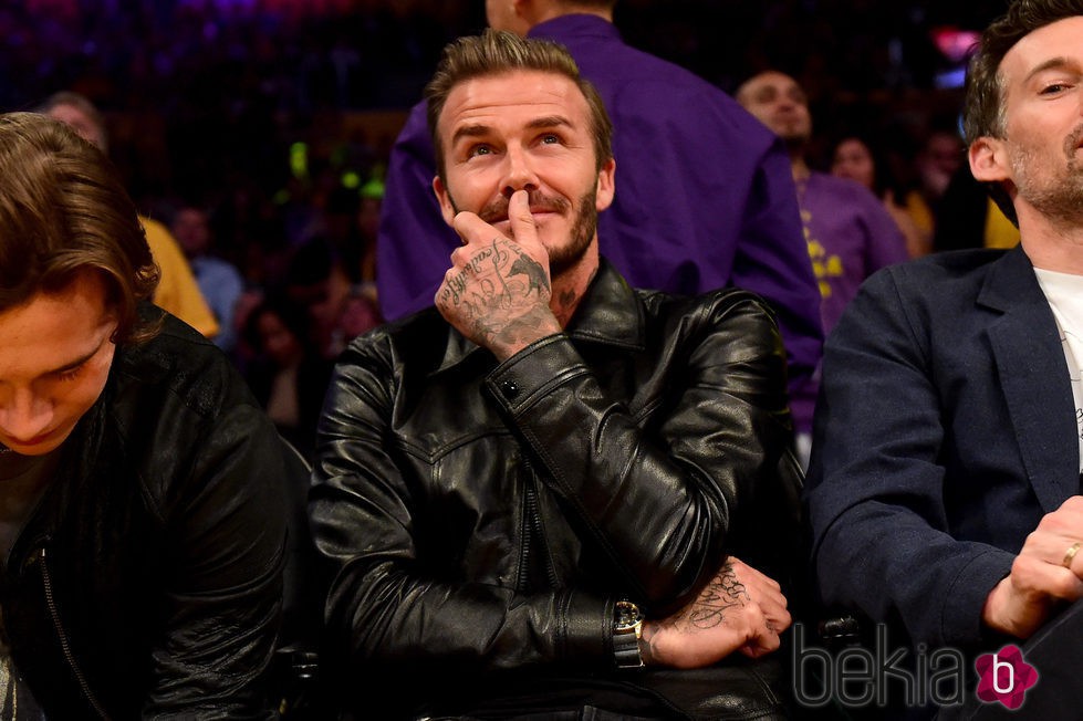 David Beckham y  Brooklyn acude al último partido de Kobe Bryant en los Lakers