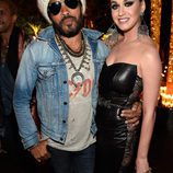 Katy Perry y Lenny Kravitz en la gala benéfica de la Fundación Parker en Los Ángeles