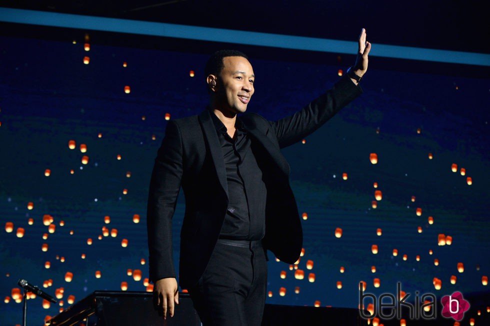 John Legend durante su actuación en la gala benéfica de la Fundación Parker en Los Ángeles