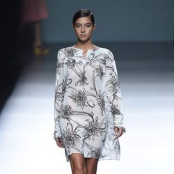Rocío Crusset en el desfile de Ángel Schlesser para la colección primavera/verano 2015 en Madrid Fashion Week