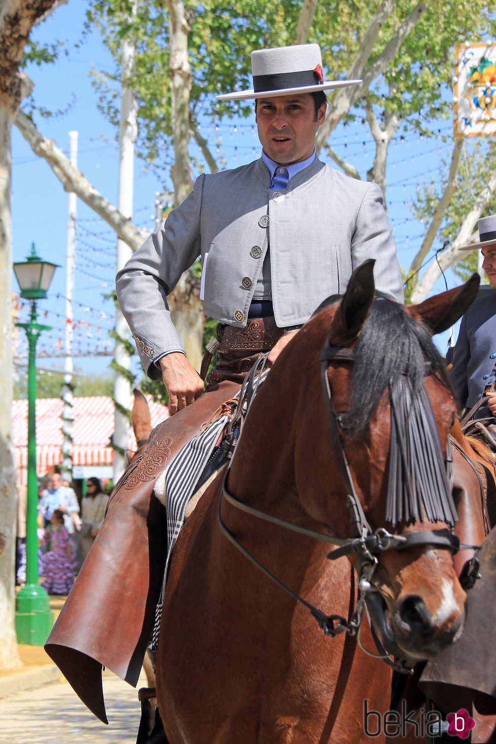 Fran Rivera montado a caballo en la Feria de Abril 2016