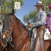 Fran Rivera y Lourdes Montes a caballo en la Feria de Abril 2016