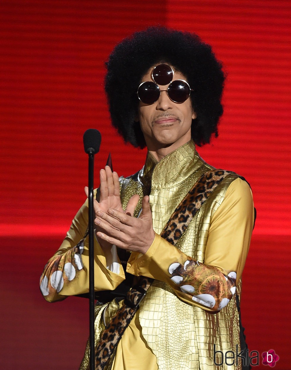 Prince durante los American Music Awards 2015