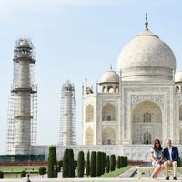 Los Duques de Cambridge visitando el Taj Mahal