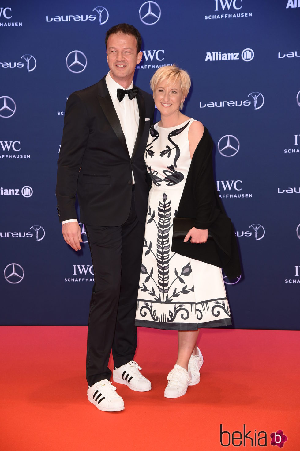 Fredi Bobic y Britta Bobic en los Premios Laureus 2016 en Berlín