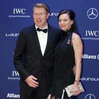 Mika Hakkinen y Marketa Remesova en los Premios Laureus 2016 en Berlín