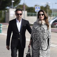 Enrique Ponce y Paloma Cuevas en el funeral de Felicidad Salazar Simpson