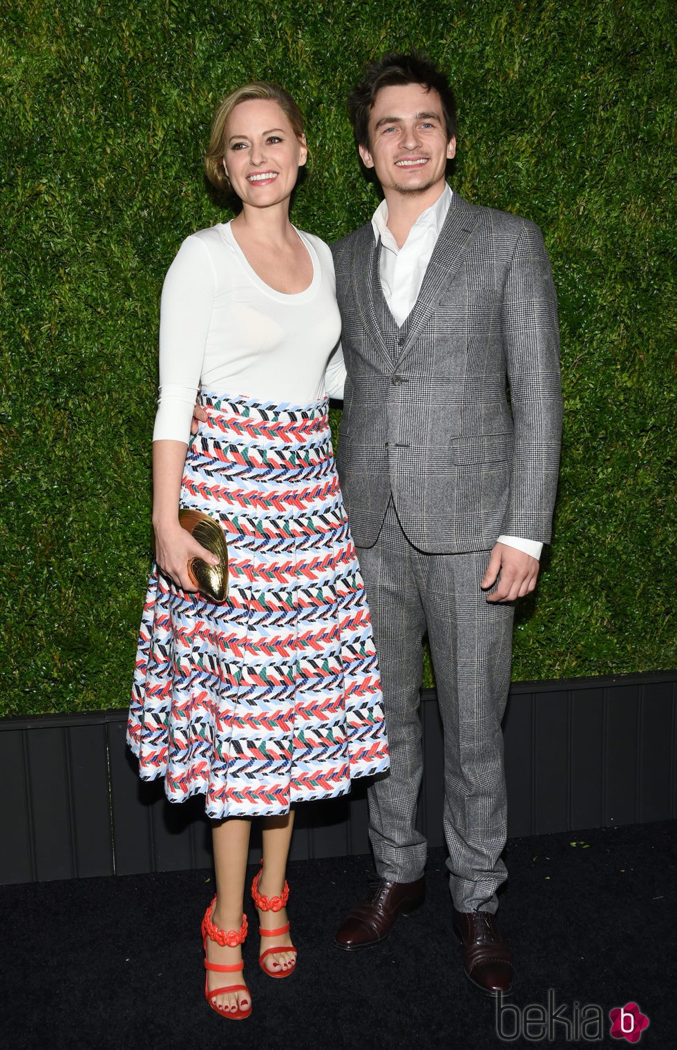 Rupert Friend y Aimee Mullins en la cena de Chanel en el Festival de Tribeca 2016 en Nueva York