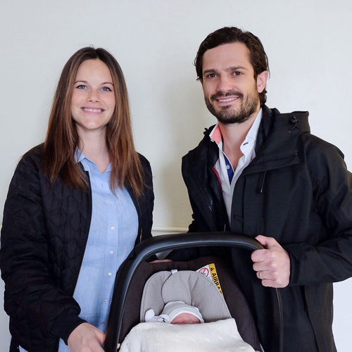 Primera imagen de Carlos Felipe de Suecia y Sofia Hellqvist con su hijo