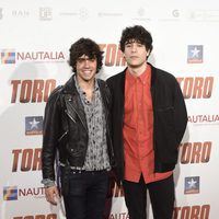 Javier Calvo y Javier Ambrossi en la premiere de 'Toro' en Madrid