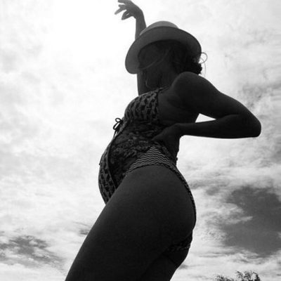 Bar Refaeli embarazada en bikini