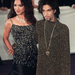 Prince junto con su exesposa Mayte García