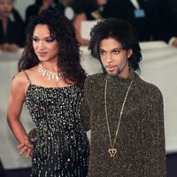 Prince junto con su exesposa Mayte García