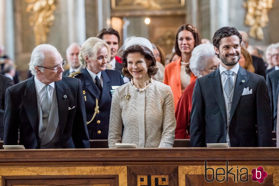 Los Reyes de Suecia y Carlos Felipe de Suecia en el Te Deum por el nacimiento del Príncipe Alejandro