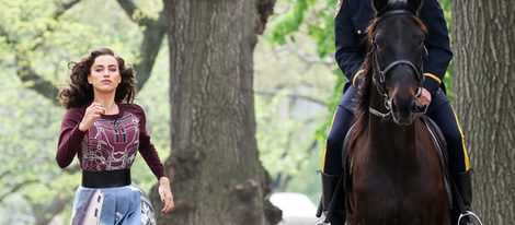 Irina Shayk huye de la policía durante una sesión de fotos para Vogue en Nueva York