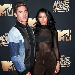 Zac Efron y Sami Miró en los MTV Movie Awards