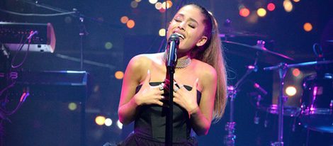 Ariana Grande cantando en la fiesta organizada por la revista Time en Nueva York