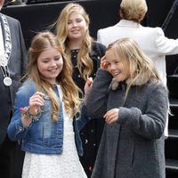 Las Princesas Amalia, Alexia y Ariane de Holanda se divierten en el Día del Rey 2016