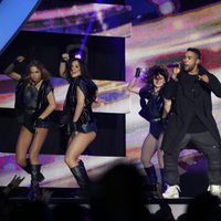 Don Omar cantando en su actuación en los Billboard Latin Awards 2016