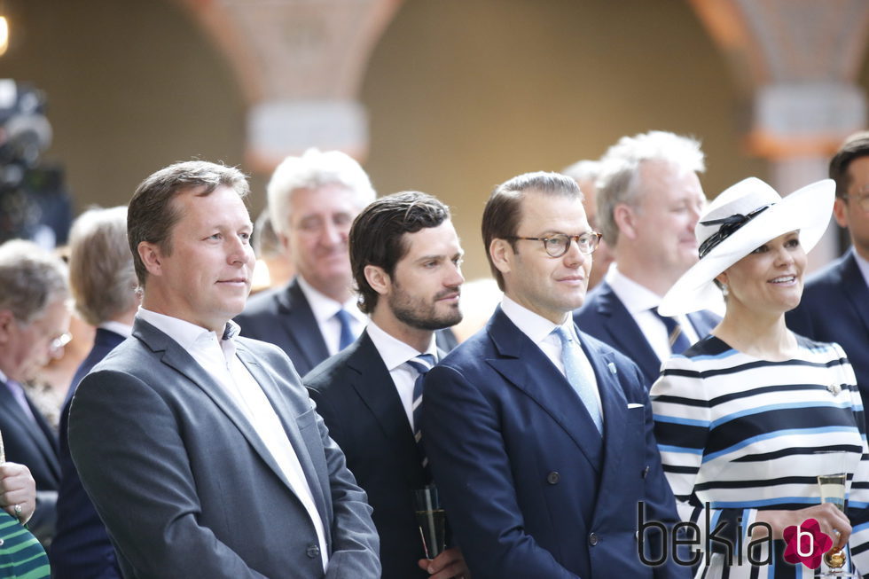 Christopher O'Neill, Principe Carlos Felipe de Suecia, Príncipe Daniel y la Princesa Victoria en 70 cumpleaños del Rey Gustavo de suecia