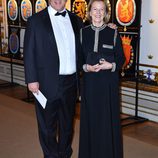 Henry Smith and Anni-Frid Lyngstad en la cena de gala en el 70 cumpleaños del Rey Gustavo de Suecia