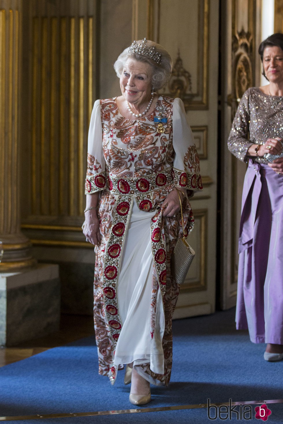 La Princesa Beatriz de Holanda en la cena de gala en el 70 cumpleaños del Rey Gustavo de Suecia