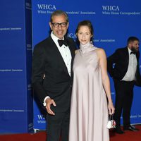 Jeff Goldblum y su mujer Emilie Livingston  en la Fiesta de Corresponsales 2016 en la Casa Blanca