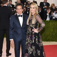 Ben Stiller y Christine Taylor en la Gala Met 2016