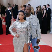 Kim Kardashian y Kanye West en la Gala Met 2016