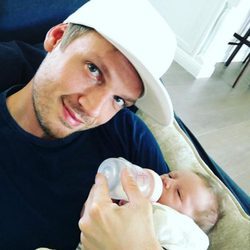 Nick Carter junto a su hijo recién nacido