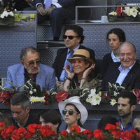 Victoria de Marichalar, la Infanta Elena y el Rey Juan Carlos se divierten en el Madrid Open 2016