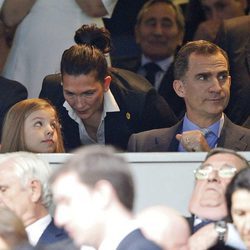 La Infanta Sofía y el Rey Felipe en el partido de Champions Real  Madrid-Manchester City