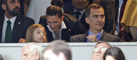 La Infanta Sofía y el Rey Felipe en el partido de Champions Real  Madrid-Manchester City