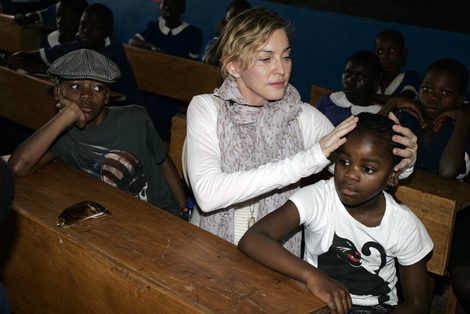 Madonna con su hija adoptiva Mercy