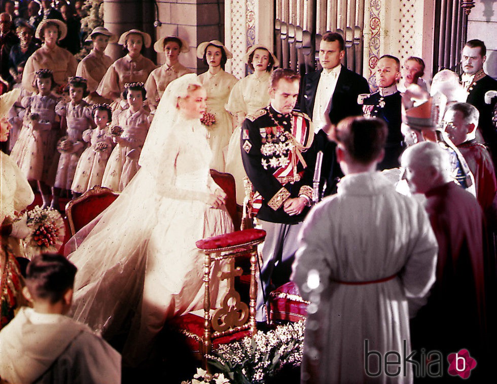 Rainiero de Mónaco y Grace Kelly en su boda en 1956