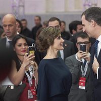 Los Reyes Felipe y Letizia se dedican tiernas miradas en los Premios Ortega y Gasset 2016