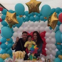 Sergio Ramos y Pilar Rubio con su hijo Sergio en la celebración de su segundo cumpleaños