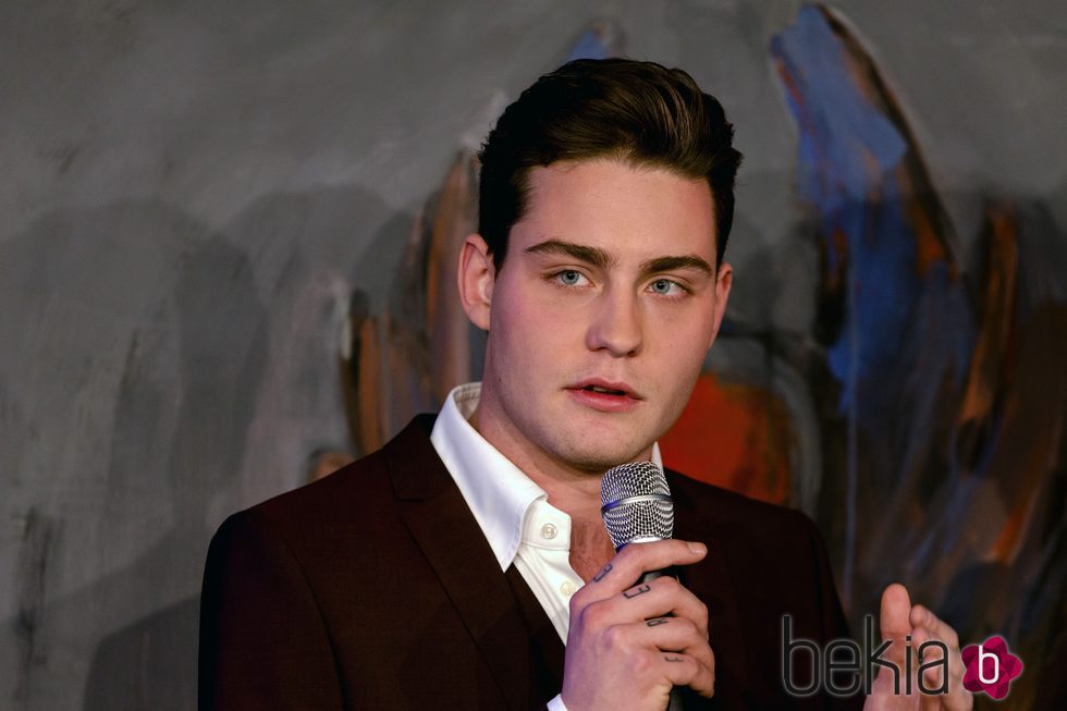 Douwe Bob, representante de Holanda en Eurovisión 2016, presentando su canción 'Slow Down'