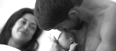 Michael Phelps con su hijo recién nacido