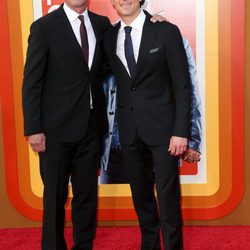 Matt Bomer y su marido Simon Halls en el estreno de 'Dos buenos tipos' en Hollywood