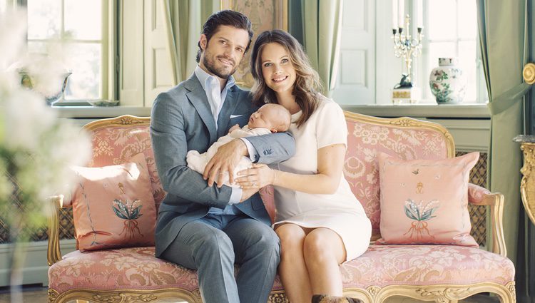 Primera imagen de Carlos Felipe de Suecia y Sofia Hellqvist con su hijo Alejandro