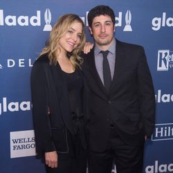 Jenny Mollen y Jason Biggs en GLAAD Media Awards 2016