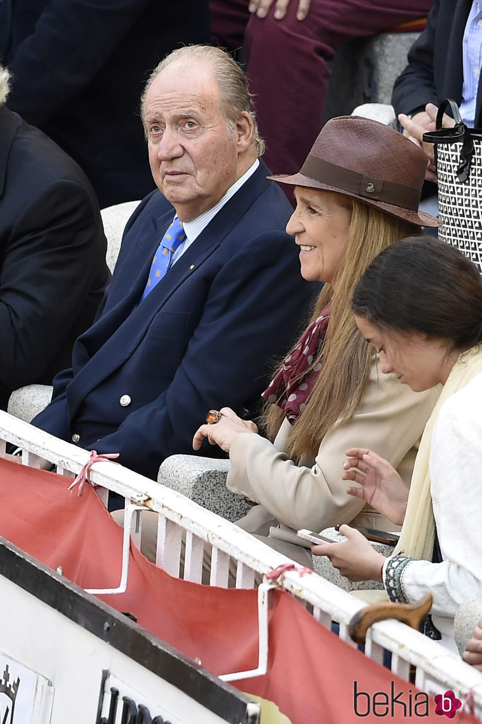 El Rey Juan Carlos y la Infanta Elena en la corrida de San Isidro 2016