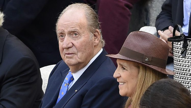 El Rey Juan Carlos y la Infanta Elena en la corrida de San Isidro 2016