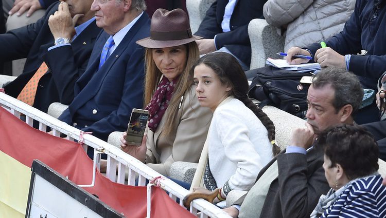 Victoria Federica y la Infanta Elena en la corrida de San Isidro 2016