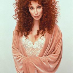 Cher con el pelo pelirrojo
